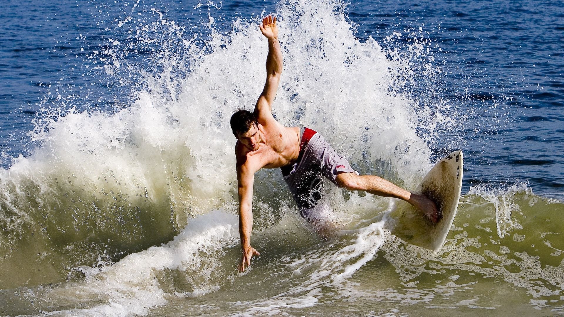 爱游戏体育官方网站-在带领球队取得“逆转”胜利过程中，他的篮下争抢战术锦上添花！